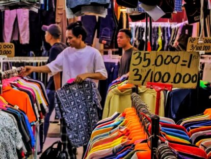 Penjual baju bekas impor (Sumber: bbc.com)